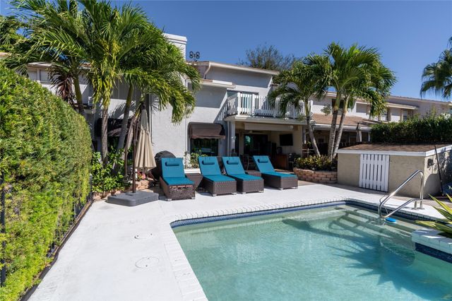 3182 Deer Creek Lake Shore Drive, Deerfield Beach, FL 33442