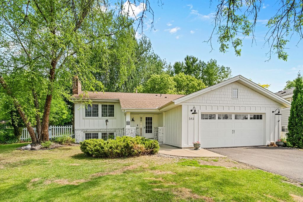543 Westfield Lane, Vadnais Heights, MN 55127