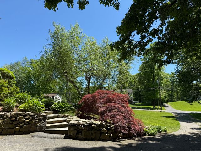 41 Jeremiah Road, Newtown, CT 06482