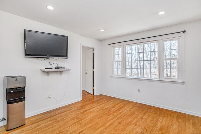 41 Jeremiah Road, Newtown, CT 06482