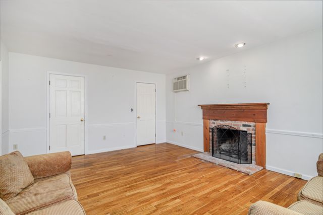 41 Jeremiah Road, Newtown, CT 06482