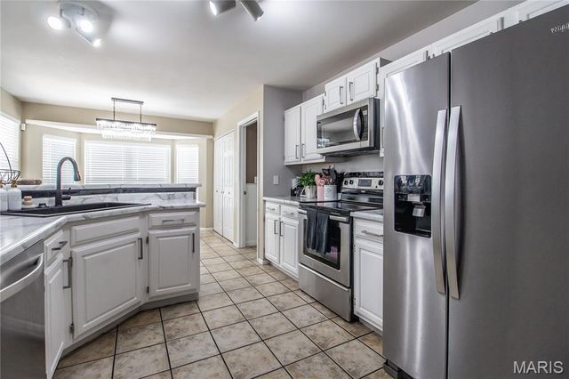 1870 Charleston Estates Drive, St Louis, MO 63031