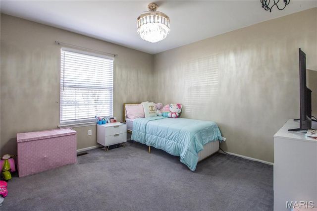 1870 Charleston Estates Drive, St Louis, MO 63031