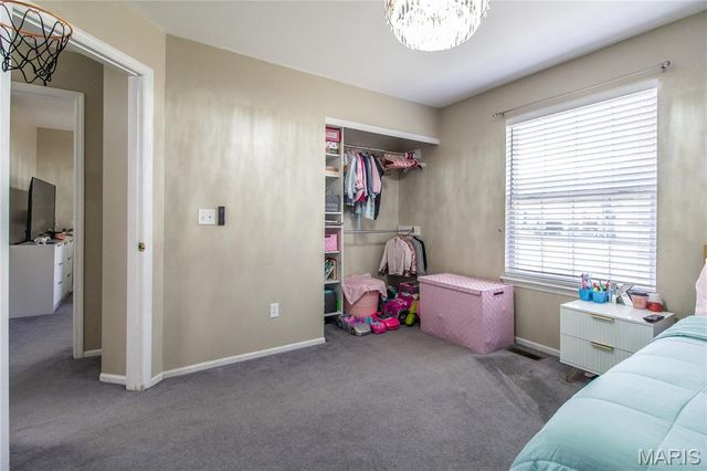 1870 Charleston Estates Drive, St Louis, MO 63031