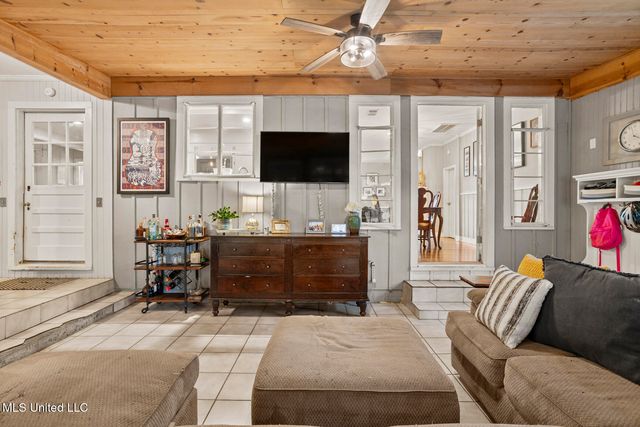 3726 Greenwich Street, Jackson, MS 39216