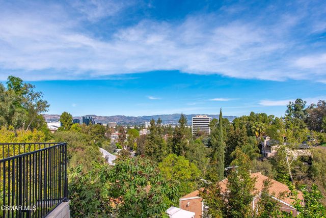 5076 Escobedo Drive, Woodland Hills, CA 91364