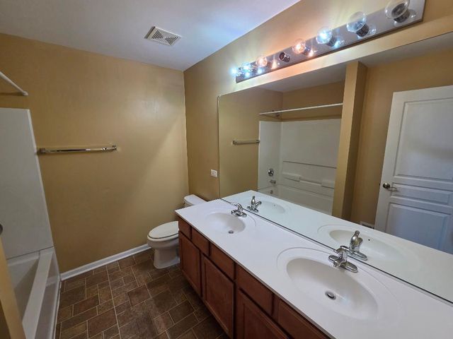 107 Driscoll Lane, Wood Dale, IL 60191