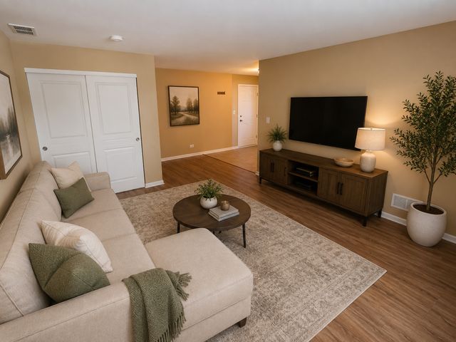 107 Driscoll Lane, Wood Dale, IL 60191