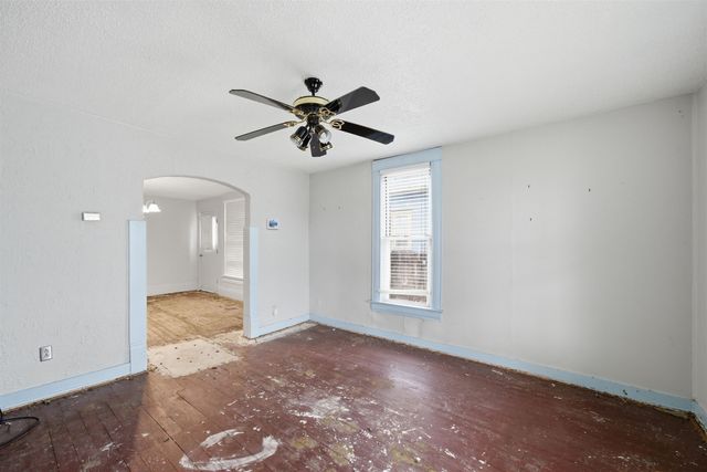 1308 S Market St, Wichita, KS 67211