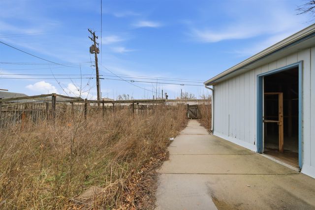 1308 S Market St, Wichita, KS 67211