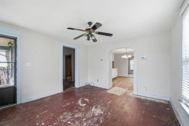 1308 S Market St, Wichita, KS 67211