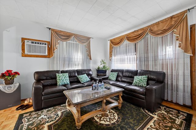 3034 Evaline Street, Hamtramck, MI 48212