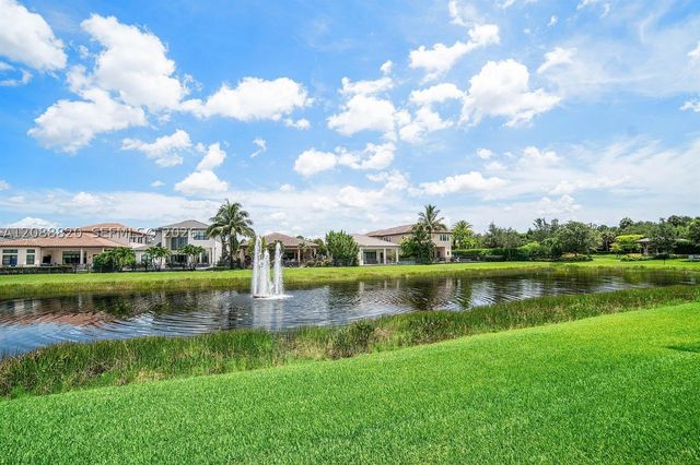 9747 Vitrail Ln, Delray Beach, FL 33446