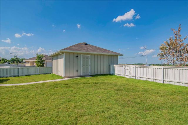 100 Lennox DR, Kyle, TX 78640