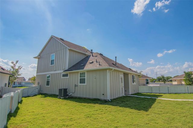 100 Lennox DR, Kyle, TX 78640