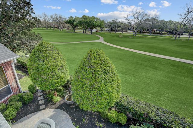 3911 Turnberry Drive, Sugar Land, TX 77479