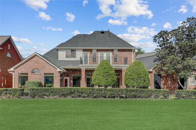 3911 Turnberry Drive, Sugar Land, TX 77479