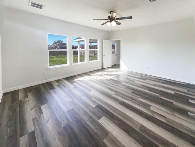 127 Campos DR, Hutto, TX 78634