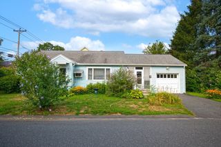 2 Admiral Street, Easthampton, MA 01027