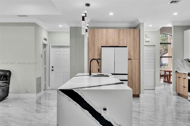 12555 SW 34th Pl, Davie, FL 33330