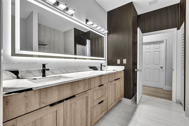 12555 SW 34th Pl, Davie, FL 33330