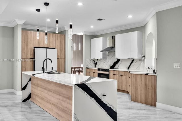 12555 SW 34th Pl, Davie, FL 33330