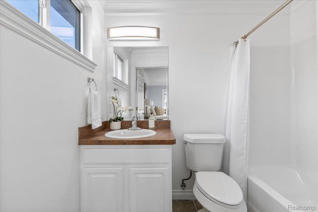 20217 14 Mile Road, Clinton Charter Township, MI 48035