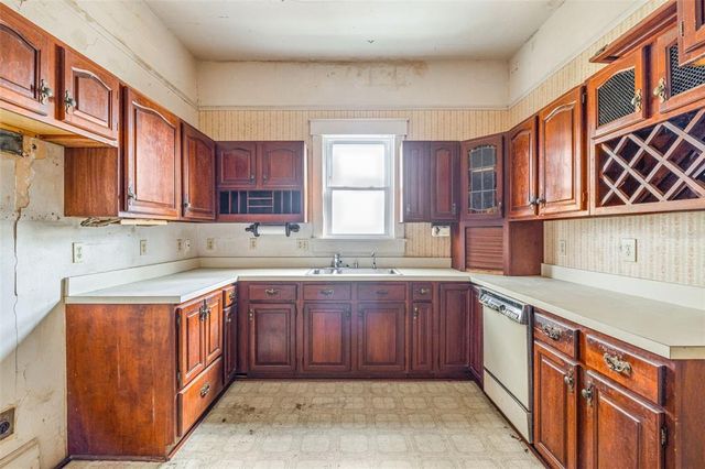 553 DIVISION STREET, Tarpon Springs, FL 34689