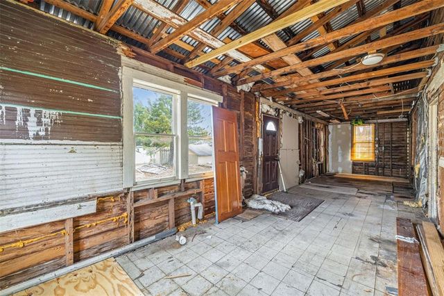 553 DIVISION STREET, Tarpon Springs, FL 34689