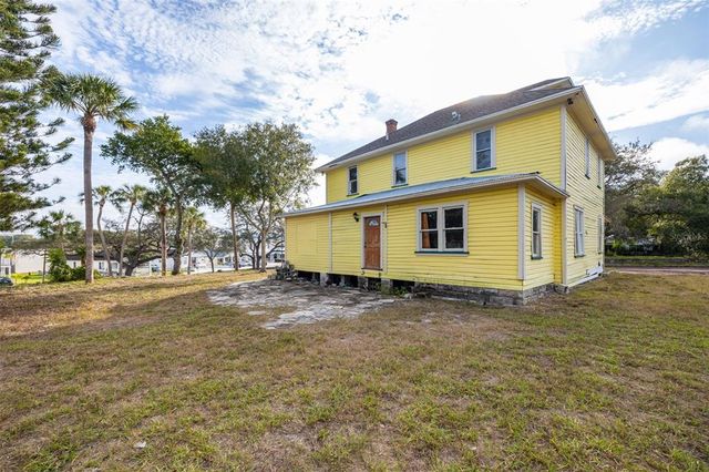 553 DIVISION STREET, Tarpon Springs, FL 34689