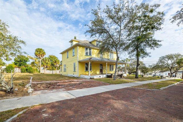 553 DIVISION STREET, Tarpon Springs, FL 34689
