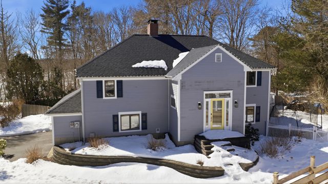 63 Deer Ridge Road, Mashpee, MA 02649