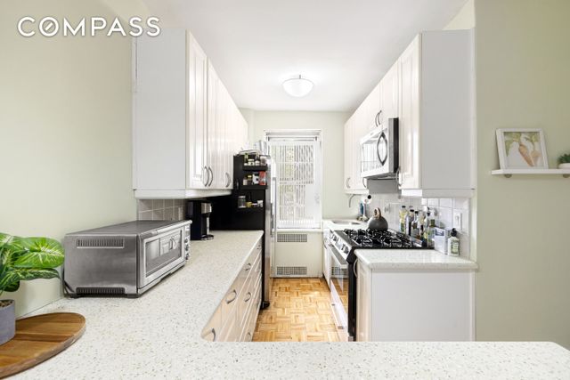 3441 85th St Apt 2R, New York City, NY 11372