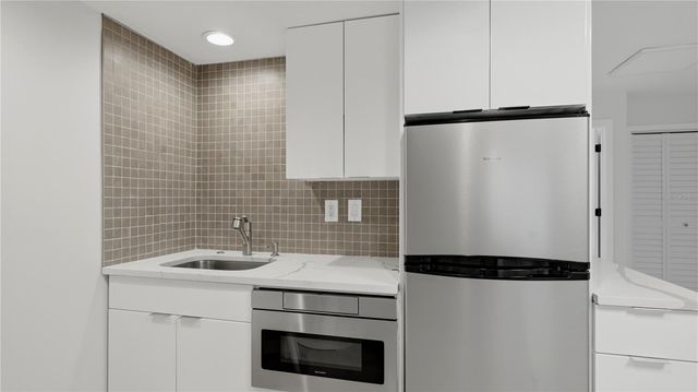 4939 COMMONWEALTH DRIVE, Sarasota, FL 34242