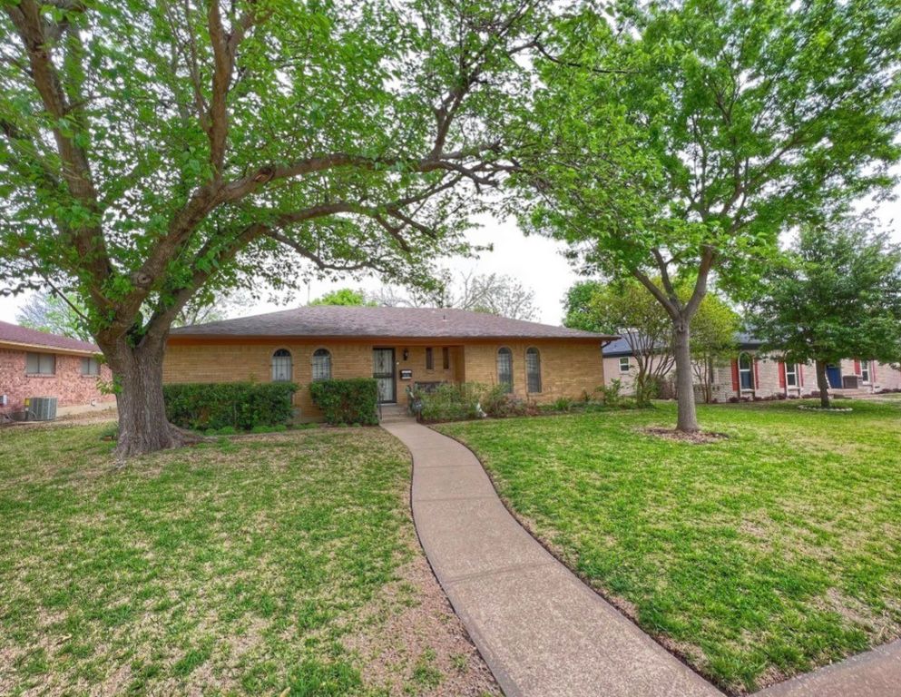 2235 Babalos Lane, Dallas, TX 75228