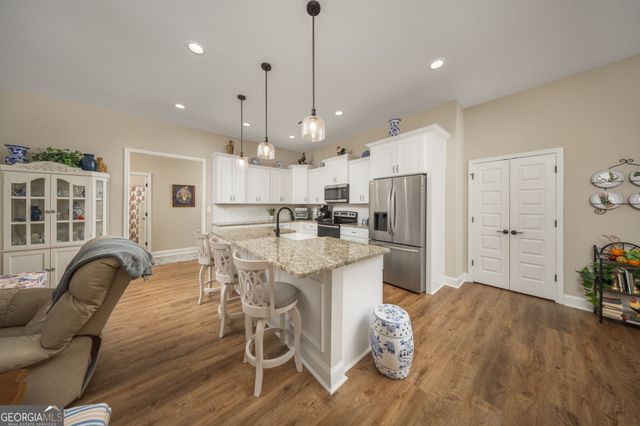 492 Nandina Court, Warner Robins, GA 31088