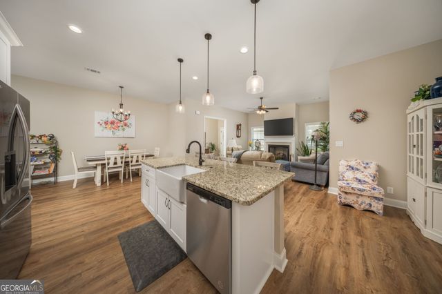 492 Nandina Court, Warner Robins, GA 31088