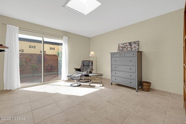 2561 E Cerrada Adelita, Tucson, AZ 85718