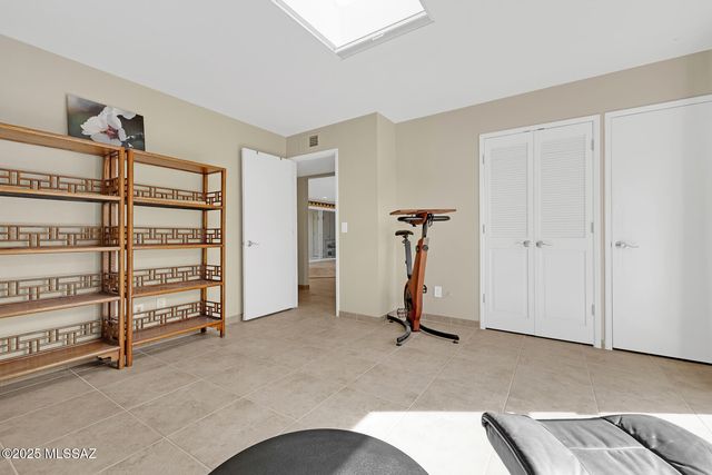 2561 E Cerrada Adelita, Tucson, AZ 85718