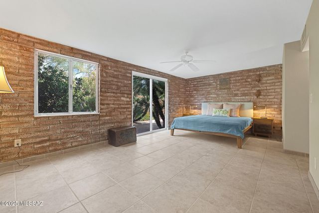 2561 E Cerrada Adelita, Tucson, AZ 85718