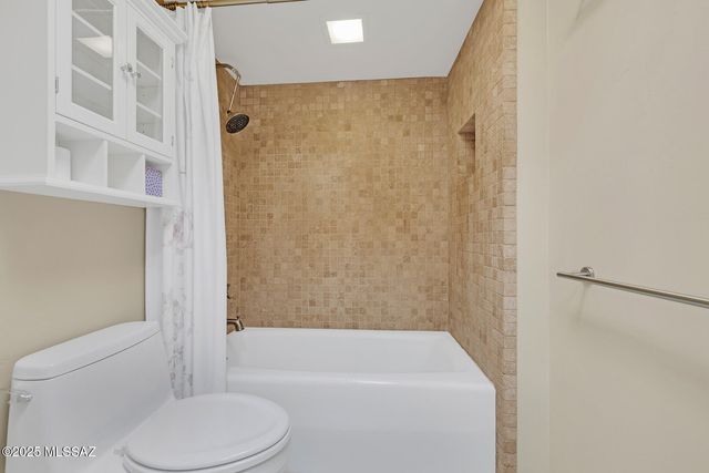 2561 E Cerrada Adelita, Tucson, AZ 85718