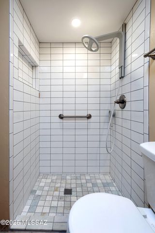 2561 E Cerrada Adelita, Tucson, AZ 85718