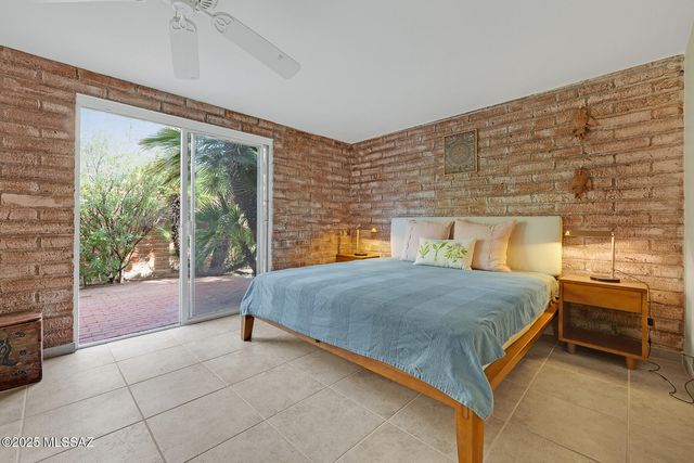 2561 E Cerrada Adelita, Tucson, AZ 85718