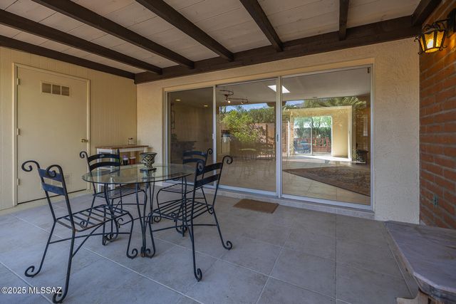 2561 E Cerrada Adelita, Tucson, AZ 85718