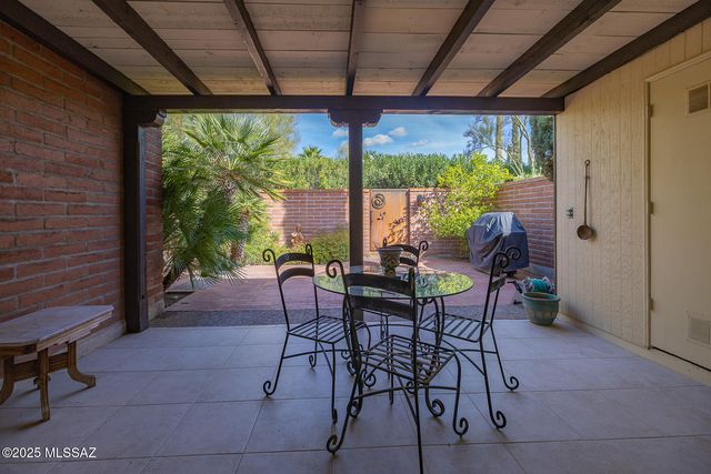 2561 E Cerrada Adelita, Tucson, AZ 85718