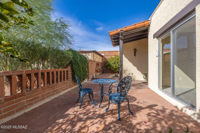 2561 E Cerrada Adelita, Tucson, AZ 85718
