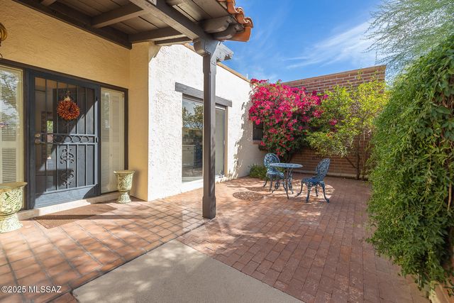 2561 E Cerrada Adelita, Tucson, AZ 85718