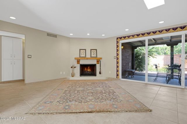 2561 E Cerrada Adelita, Tucson, AZ 85718