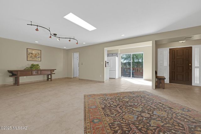 2561 E Cerrada Adelita, Tucson, AZ 85718