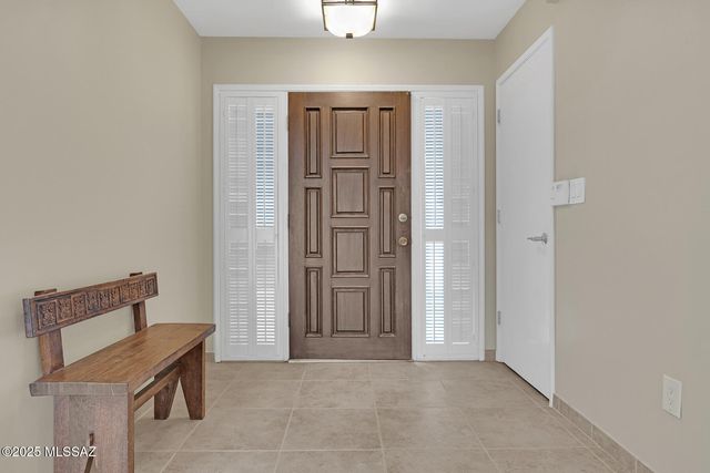 2561 E Cerrada Adelita, Tucson, AZ 85718